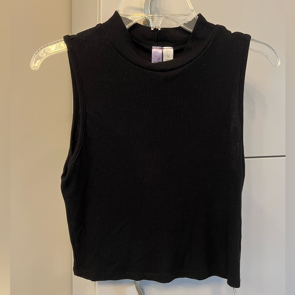 semi-turtleneck black sleeveless ribbed top